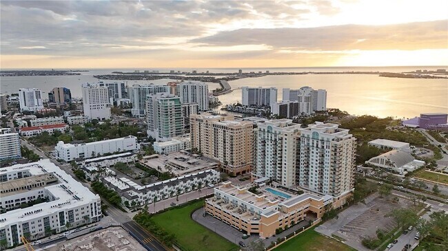 Building Photo - 750 N Tamiami Trl