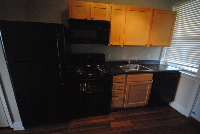 Building Photo - 1020 Oakview Pl