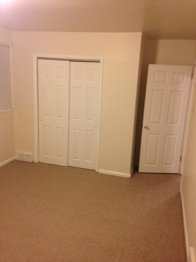 Building Photo - 1975 Beyer Ave