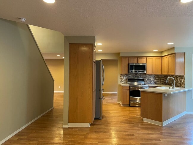 Building Photo - ? Beautifully Updated Home in a Peaceful, Highly Desirable Fisher’s Landing Community ?