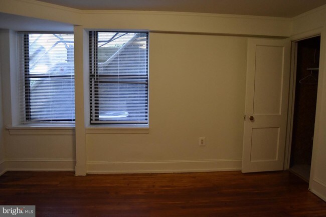 Building Photo - 900 Valley Rd