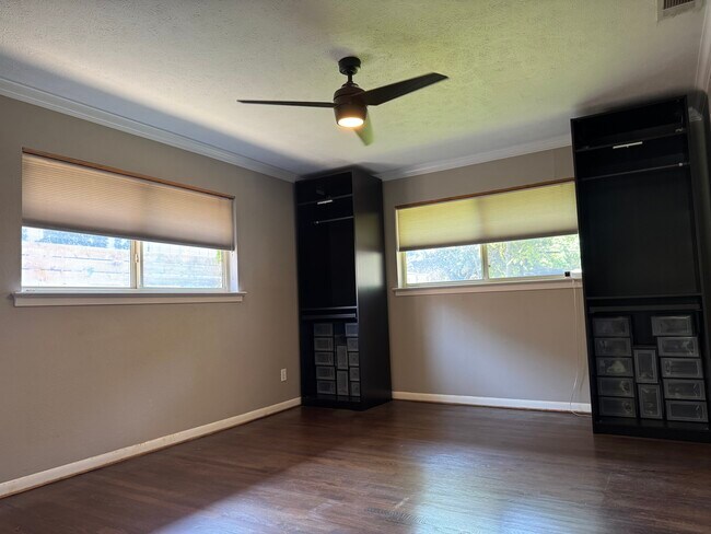 Building Photo - 10140 Creekmere Cir