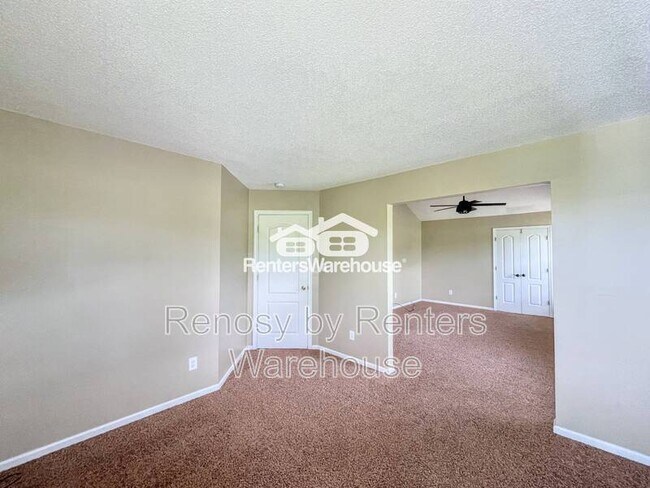 Building Photo - 601 Whisper Walk