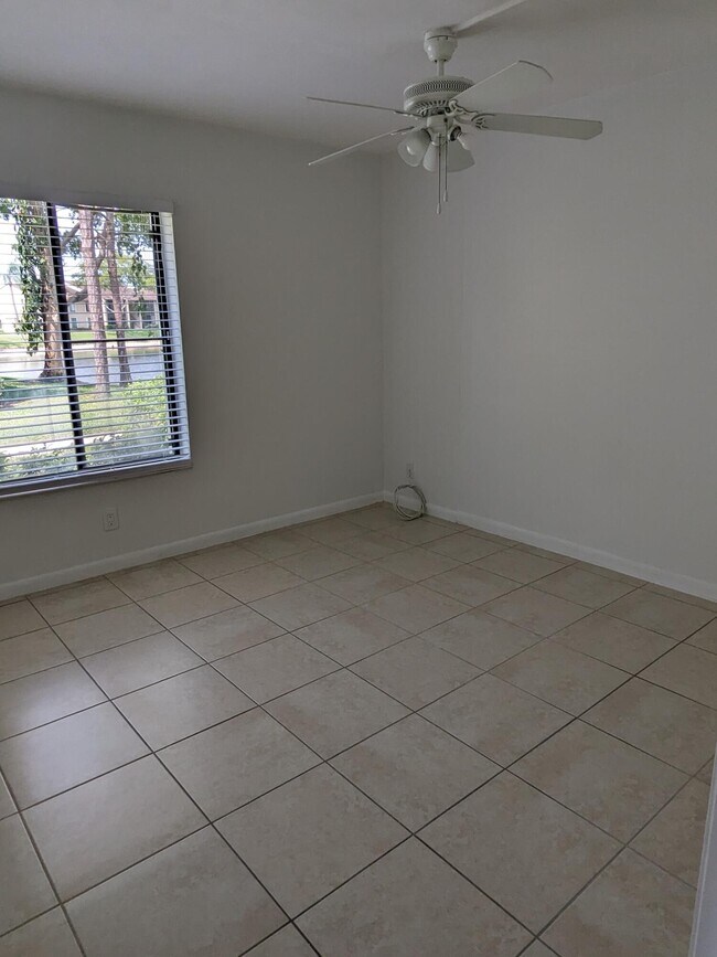 Building Photo - 711 Sunny Pine Way