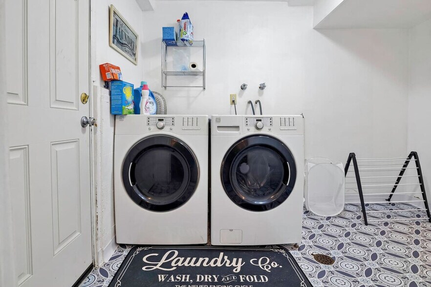 Building Photo - 9813 62nd Ave S