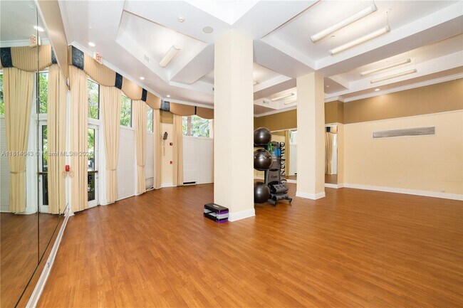 Building Photo - 17145 N Bay Rd