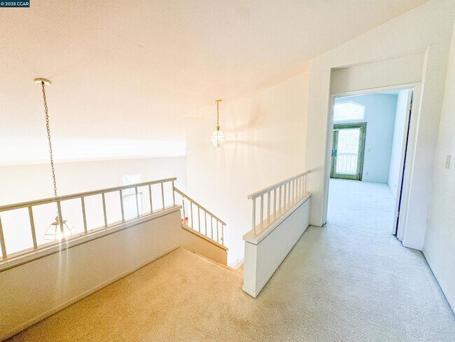 Building Photo - 115 Bermuda Ct