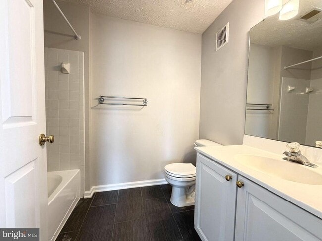 Building Photo - 2408 Autumn Harvest Ct