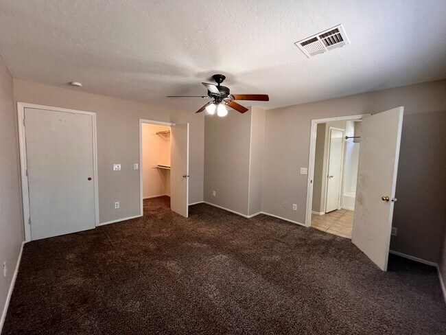 Building Photo - 4872 E Whitehall Dr