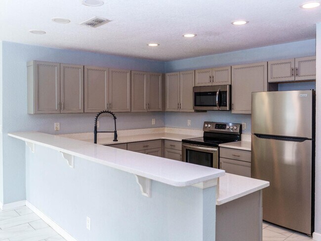 Building Photo - 133 W Park Ave