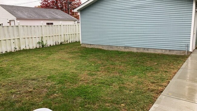 Building Photo - 2025 Culver Ave