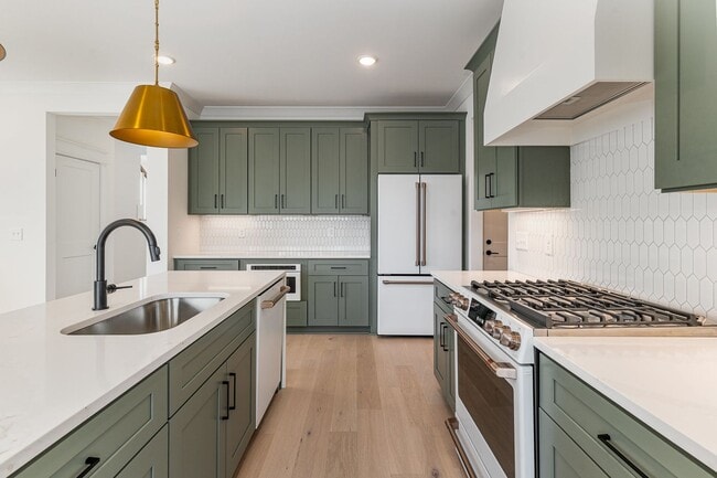 Building Photo - Stunning!