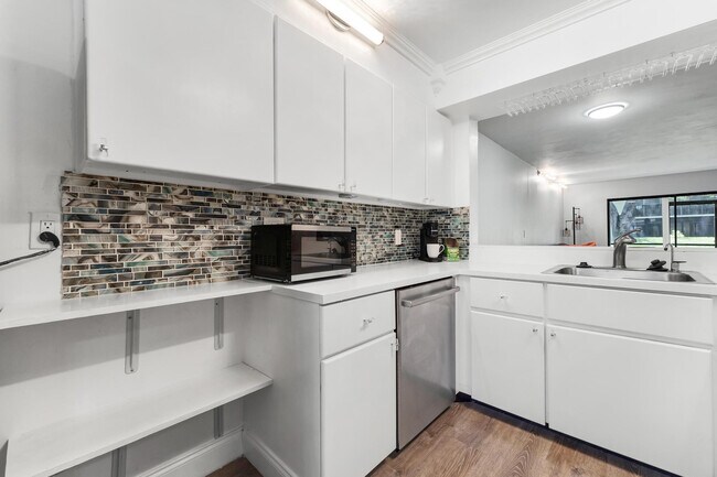 Building Photo - 7843 Willow Spring Dr