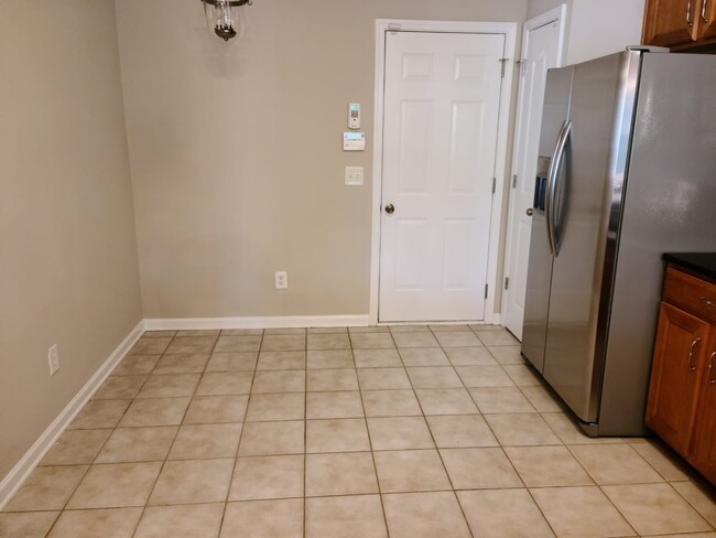 Building Photo - 10240 Blakeney Preserve Dr