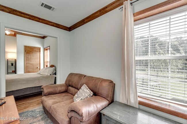 Building Photo - 1998 MS-16