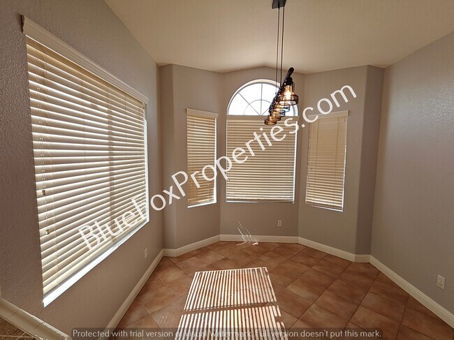 Building Photo - 9048 N Palm Brook Dr