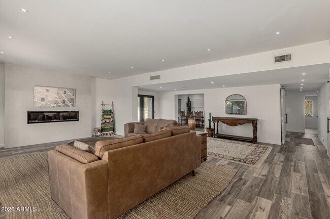 Building Photo - 3001 Ironwood Rd