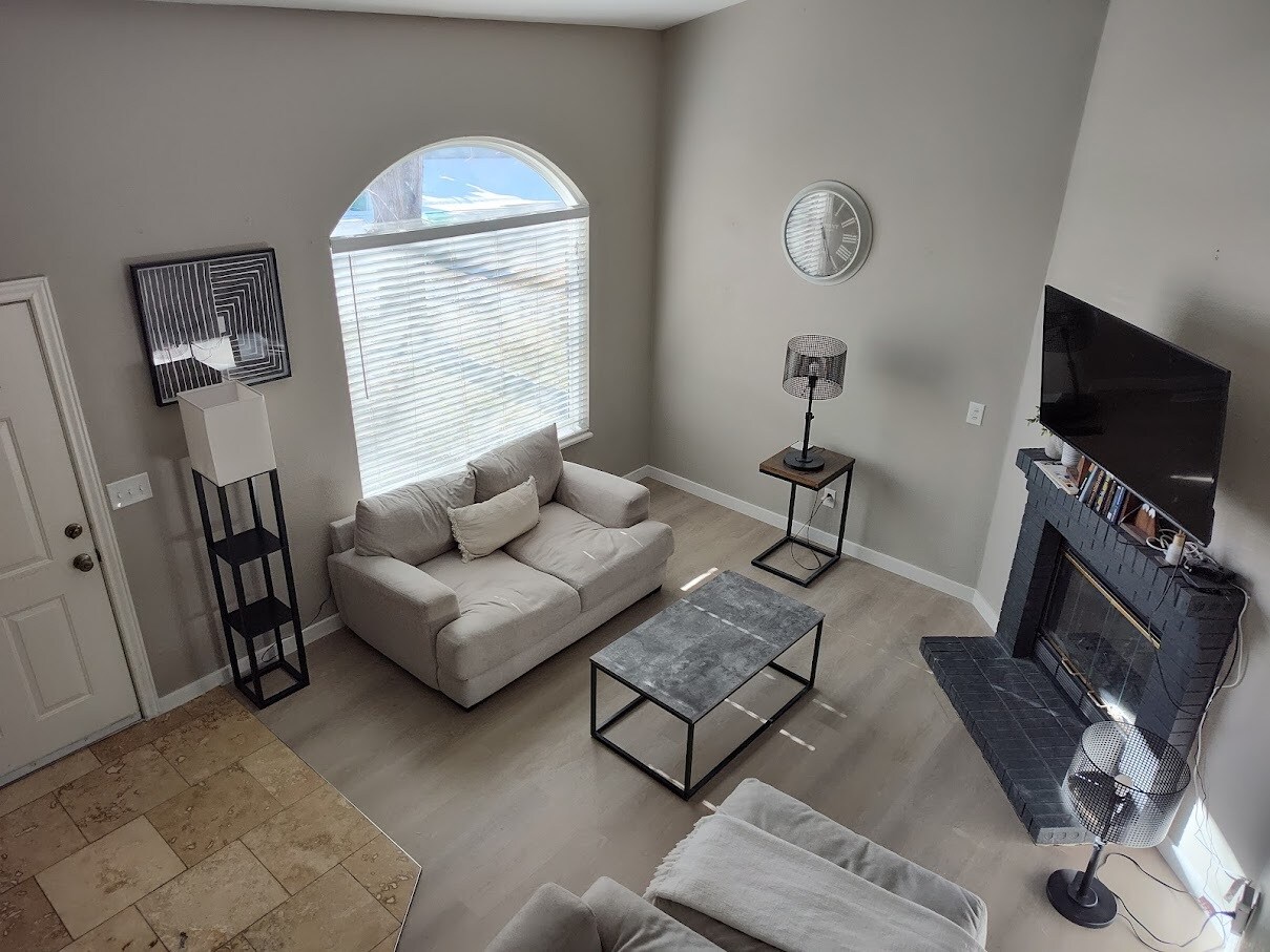 Family room - 6753 Amherst Ct