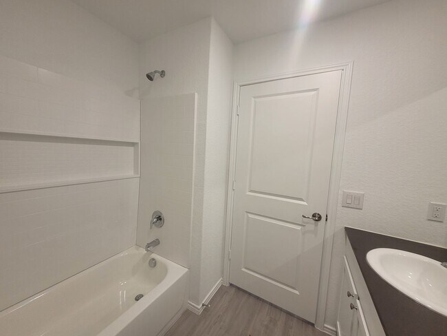 Building Photo - Brand New 4 Bedroom Texas A&M