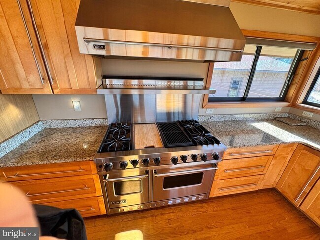 Building Photo - 72 Jordans Rd