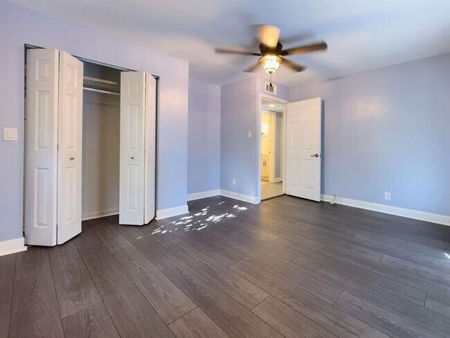 Building Photo - 902 NE 34th St