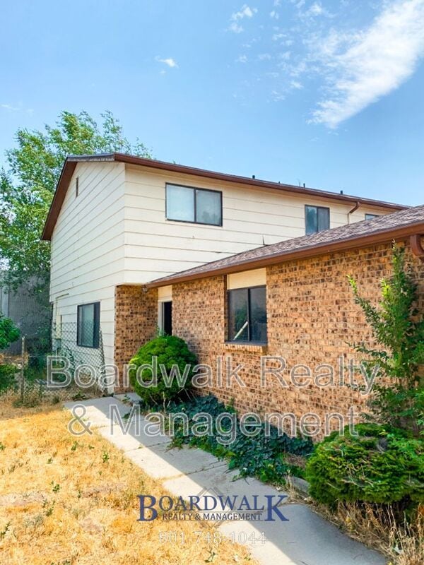 Building Photo - 8261 Ivy Dr