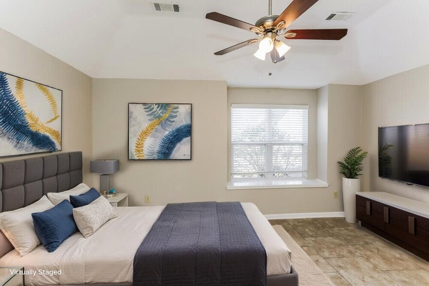 Building Photo - 5305 Oak Court Cove N