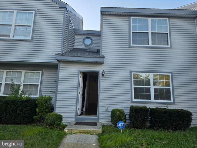 Primary Photo - 22 Oyster Bay
