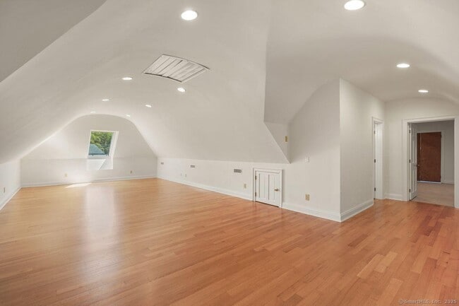 Building Photo - 229 Stanwich Rd