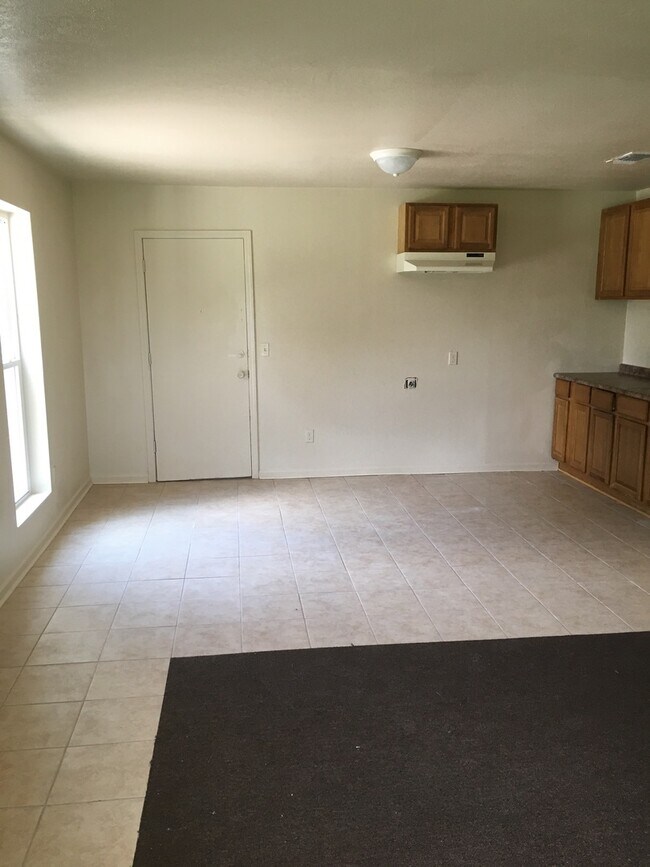 Building Photo - Section 8 only