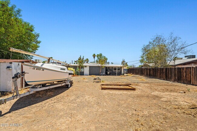 Building Photo - 1120 E Mission Ln