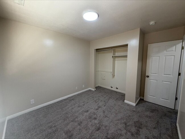 Building Photo - Move In for Less! $1,000 Move-In Credit | 2 Bed 1.5 Bath Condo in Ogden!