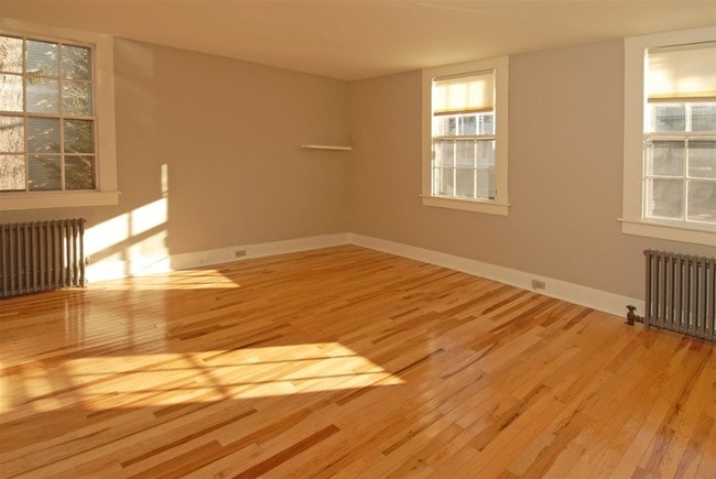 Building Photo - 442 Middle Street