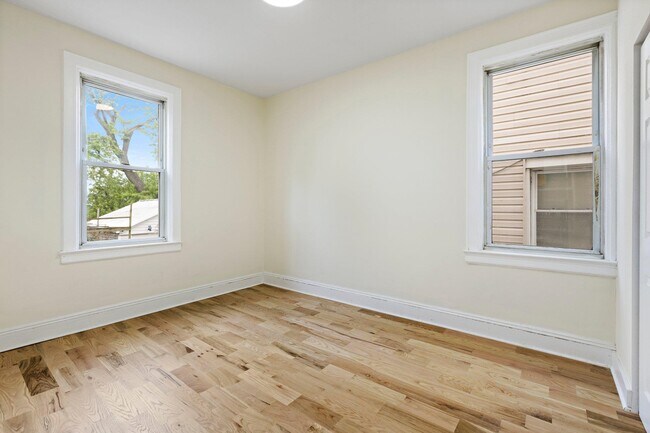 Building Photo - 667 Liberty Ave