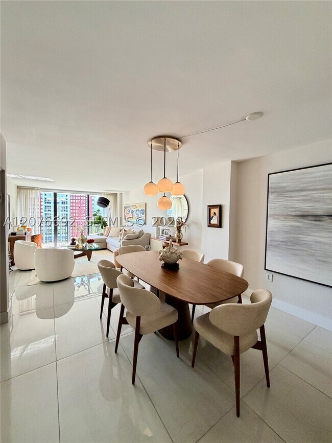 Building Photo - 1450 Brickell Bay Dr