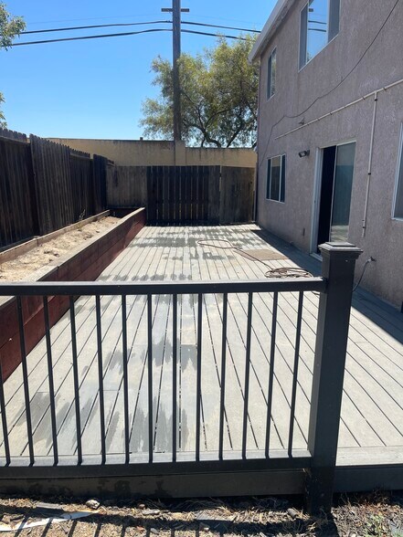 deck/patio - 3978 Seagull Ct