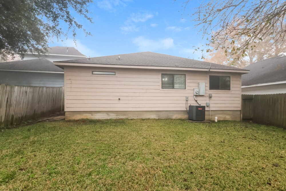 Building Photo - 131 Golfview Ct