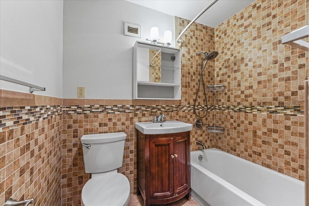 Building Photo - 10 Juniper St