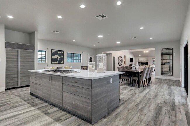 Building Photo - 1239 Hawaii Dr
