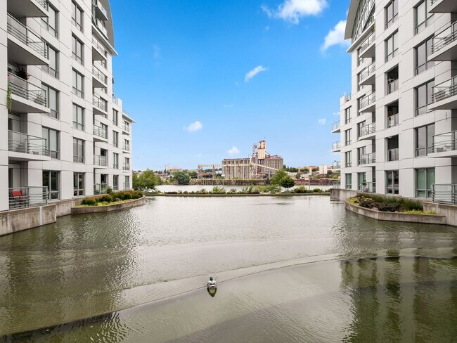 Building Photo - FULLY FURNISHED Waterfront Pearl Condo w/most utilities/2 parking spaces/most utilities