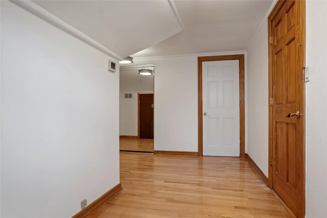 Building Photo - 73-33 188th St