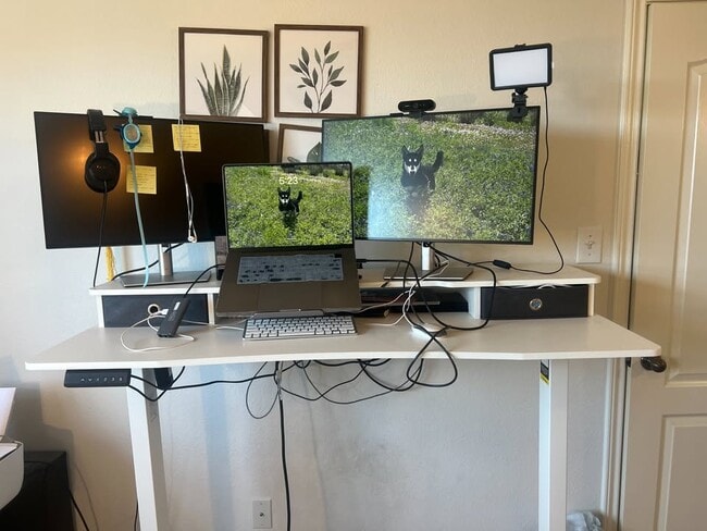 Building Photo - 11121 Silo Valley Dr