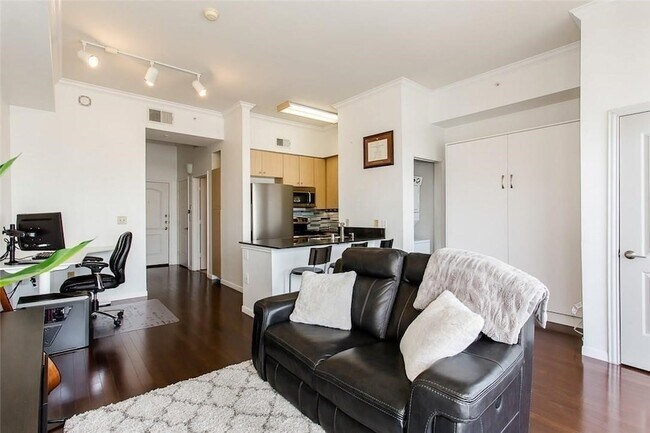 Building Photo - 3225 Turtle Creek Blvd Blvd