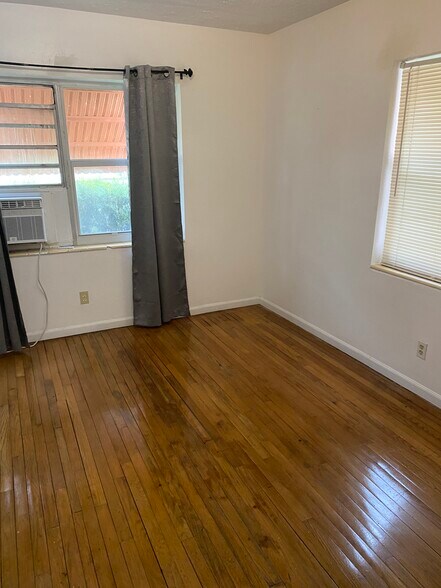 Building Photo - 1588 NE 110th St