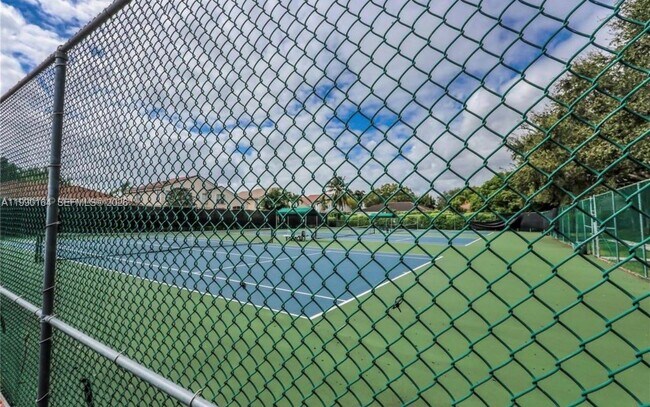 Building Photo - 5350 SW 33rd Ave