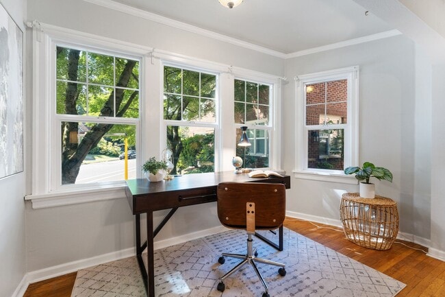 Building Photo - Bright 1 Bed condo in Kerns Neighborhood o...