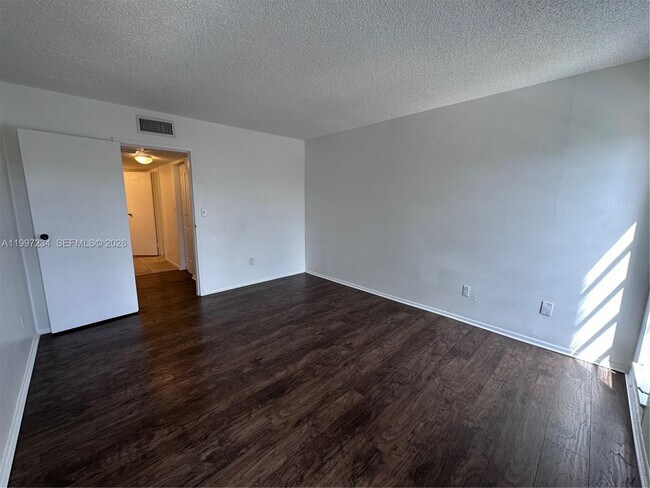 Building Photo - 4848 NW 24th Ct