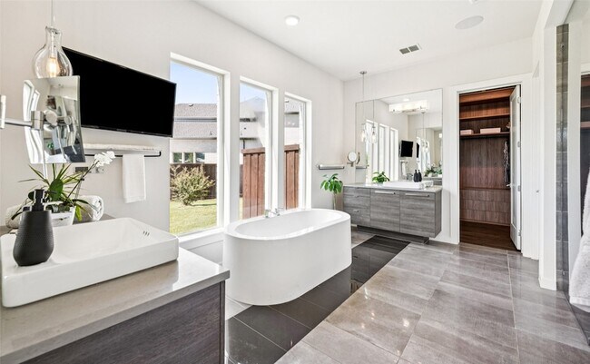 Building Photo - 5008 Statesman Ln