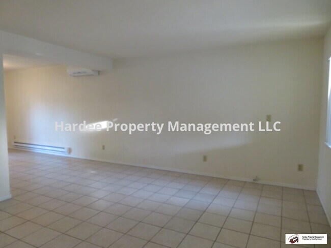 Building Photo - 1015 S Abbey Ln