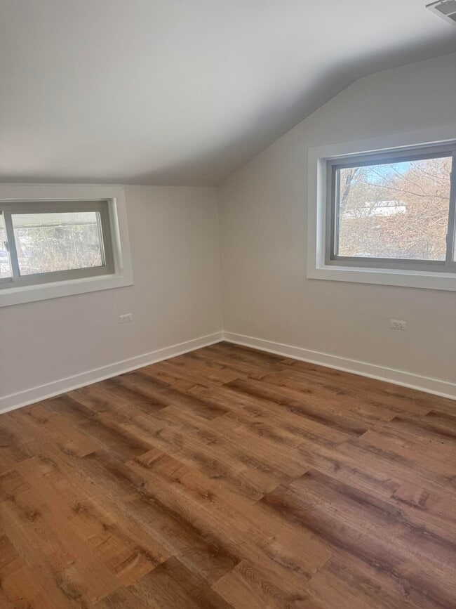 Building Photo - 3079 Pittsview Dr